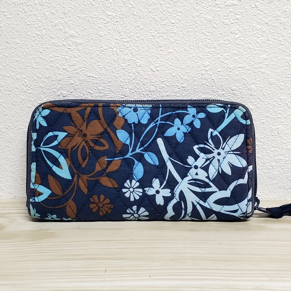 Vera Bradley In Different Shades of Blue | Zip Accordion Wallet Wristlet - Picture 3 of 10
